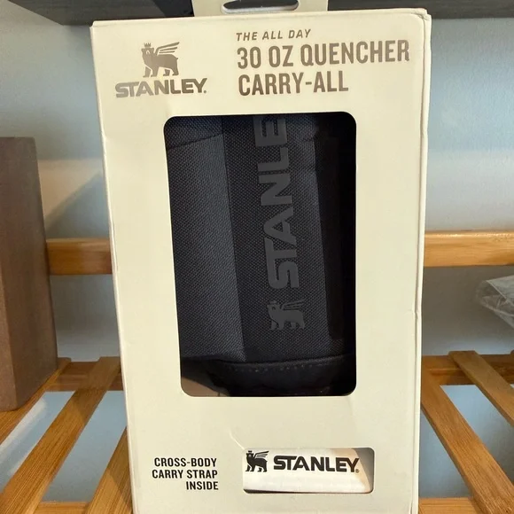 Stanley Black 30 oz Quencher Carry-All Crossbody New in Box - Picture 2 of 4